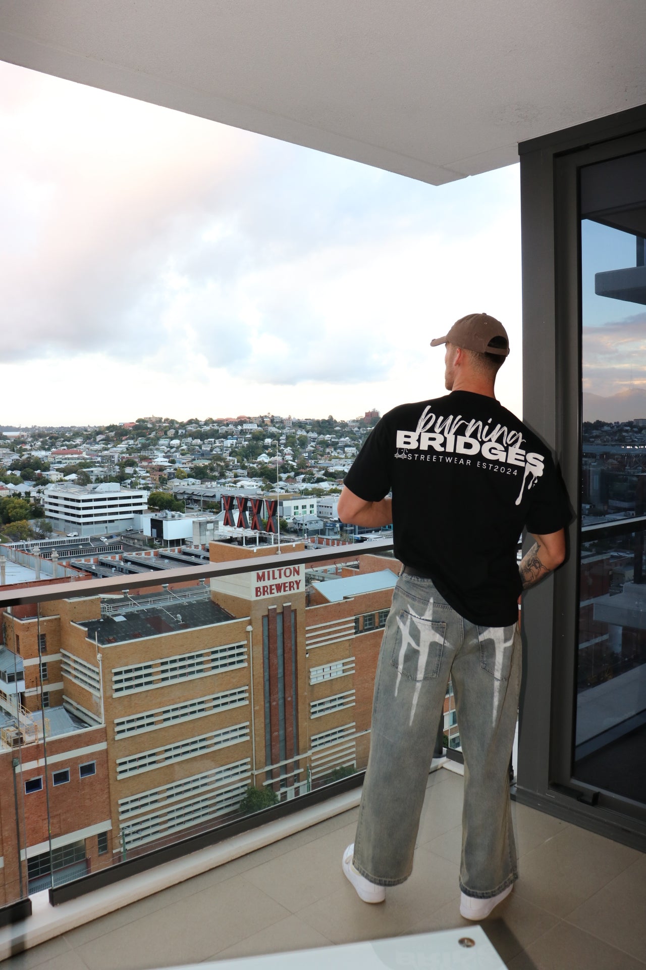 BB FLAGSHIP TEE - BLACK