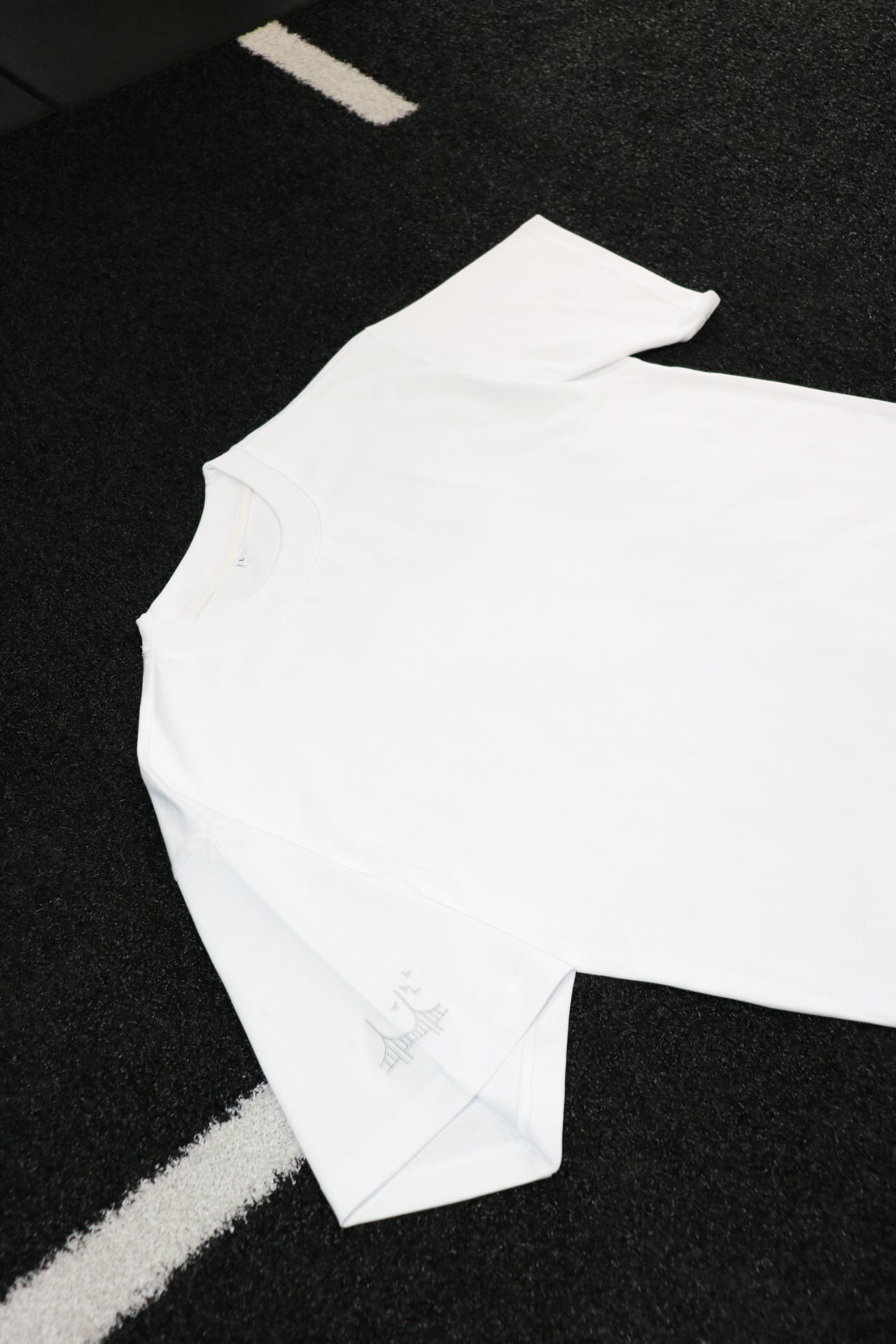 BB FLAGSHIP TEE - WHITE