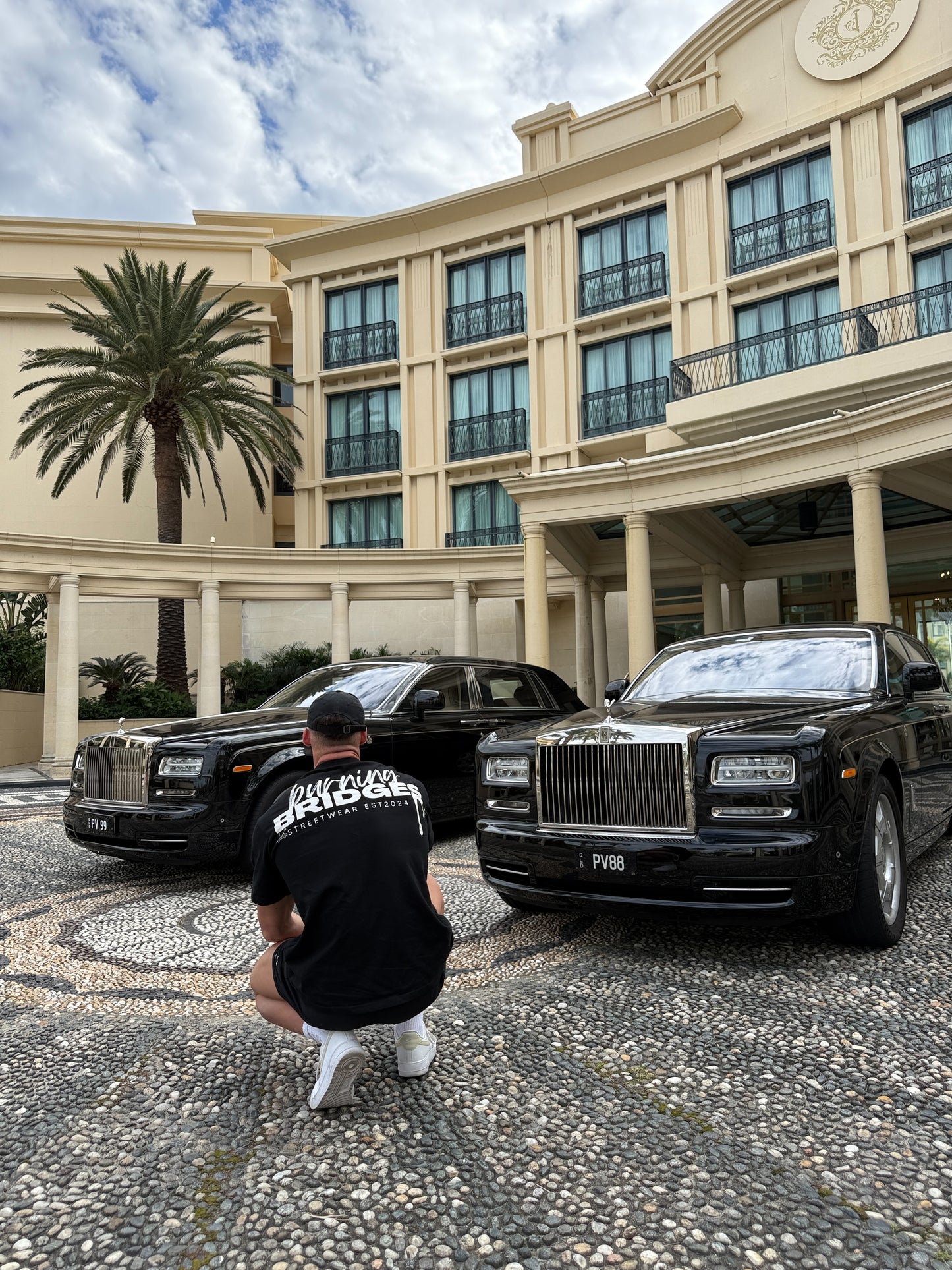 BB FLAGSHIP TEE - BLACK